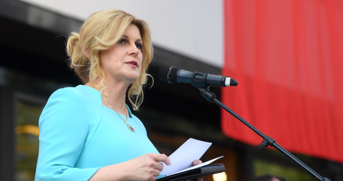 Kolinda sve zasjenila odličnim odabirom haljine i istaknula vitku liniju